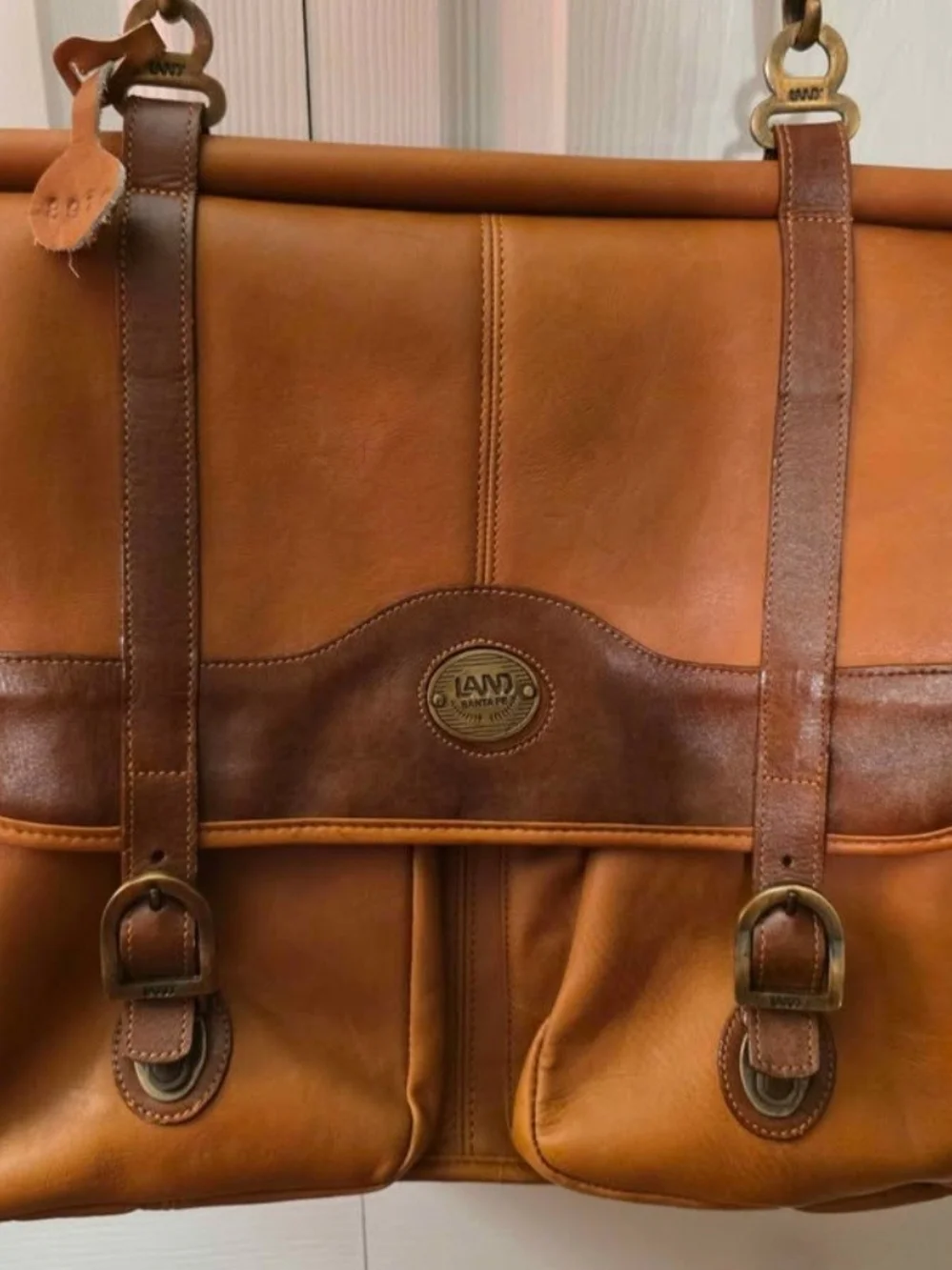 Vintage Messenger Bag in Tan/Brown with Adjustable Strap. Excellent Condition